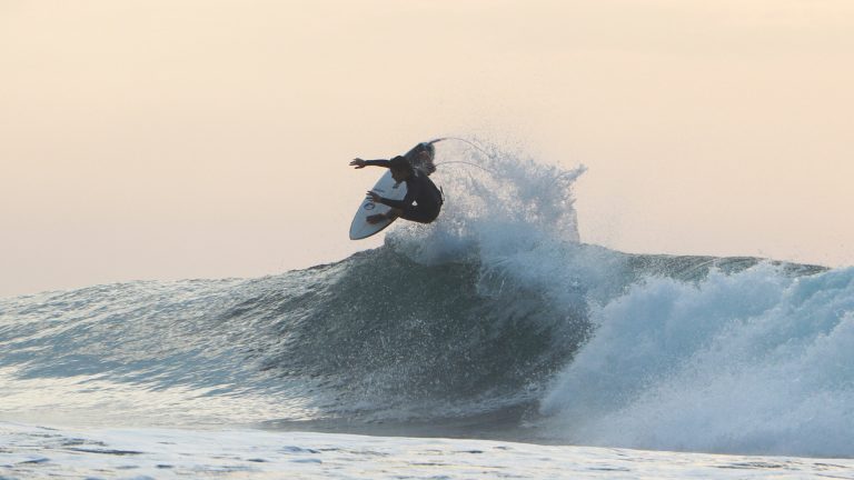 surfing-768x432